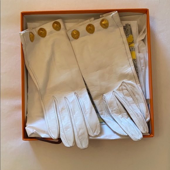 Hermès White Leather gloves with gold studs